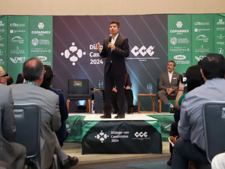 “Yo no los voy a desconocer”, dice Lalo Rivera a empresarios en el cierre del diálogo con el CCE